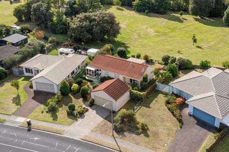 Photo of property in 33 Russley Drive, Mount Maunganui, 3116