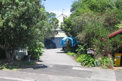 Photo of property in 8 Standish Place, Bayview, Auckland, 0629