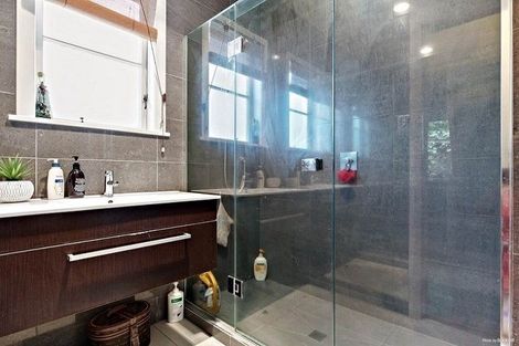 Photo of property in 12 Handley Avenue, Narrow Neck, Auckland, 0624