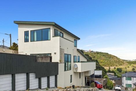 Photo of property in 1 Bunker Way, Strathmore Park, Wellington, 6022