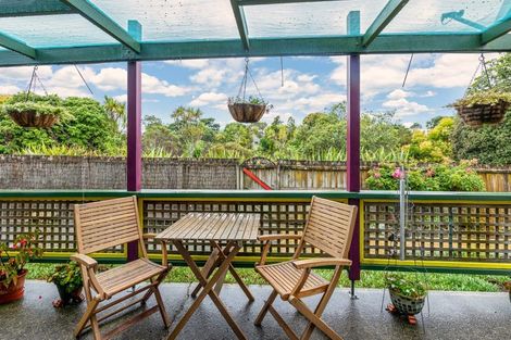 Photo of property in 25 Caspian Close, New Lynn, Auckland, 0600