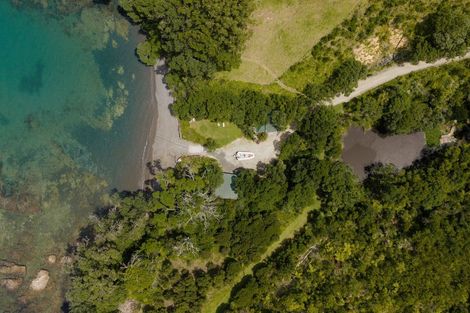Photo of property in 1024 Takatu Road, Tawharanui Peninsula, Matakana, 0986