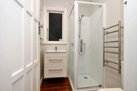 Photo of property in 4 Fruitvale Road, New Lynn, Auckland, 0600