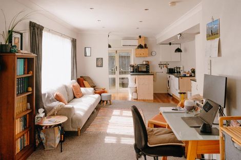Photo of property in 22 Airlie Road, Plimmerton, Porirua, 5026