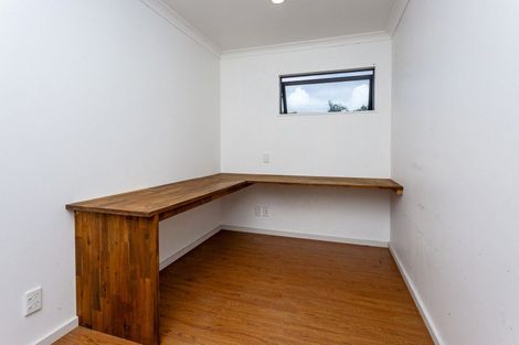 Photo of property in 22 St Catherine Crescent, West Harbour, Auckland, 0618