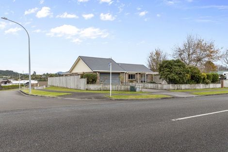 Photo of property in 64 Branch Road, Highlands Park, New Plymouth, 4312