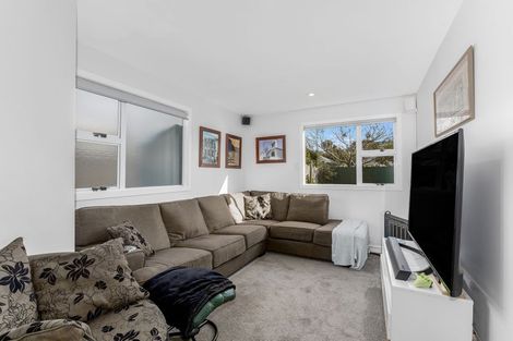 Photo of property in 64 Oroua Street, Eastbourne, Lower Hutt, 5013