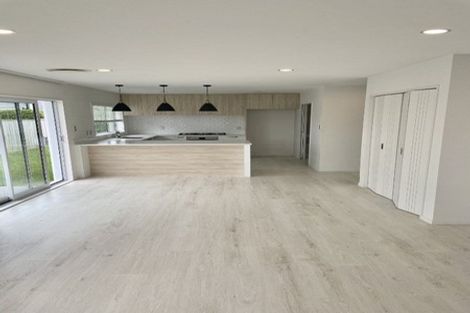 Photo of property in 20 Papa Orchard Drive, Kumeu, 0810