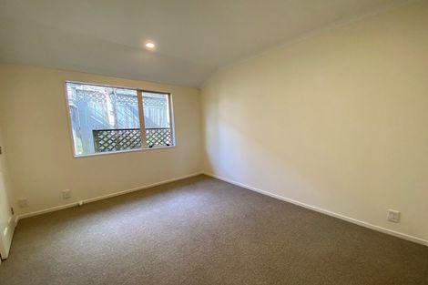 Photo of property in 8 Canary Place, Unsworth Heights, Auckland, 0632