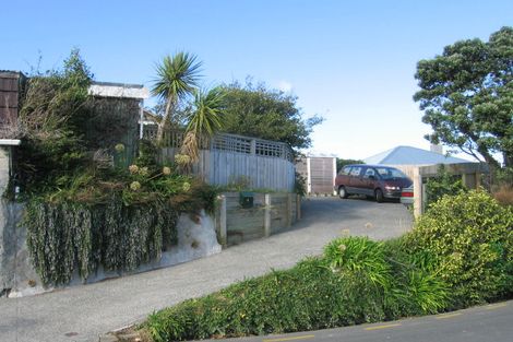 Photo of property in 6 Nevay Road, Karaka Bays, Wellington, 6022