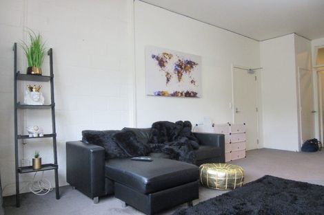 Photo of property in Endeavour Apartments, 19/125u Thorndon Quay, Pipitea, Wellington, 6011