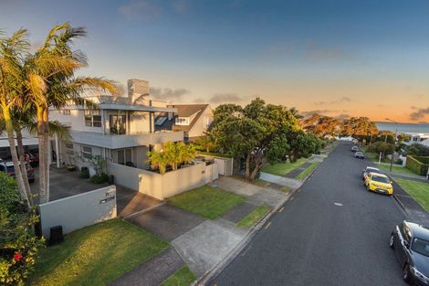 Photo of property in 2/2a Earnoch Avenue, Takapuna, Auckland, 0622