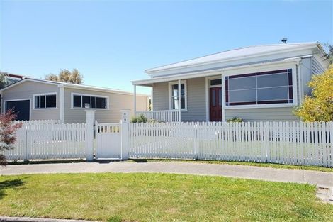 Photo of property in 9 Perrin Place, Kelvin Grove, Palmerston North, 4414