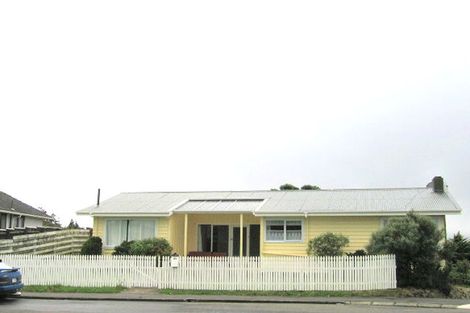 Photo of property in 15 Loasby Crescent, Newlands, Wellington, 6037