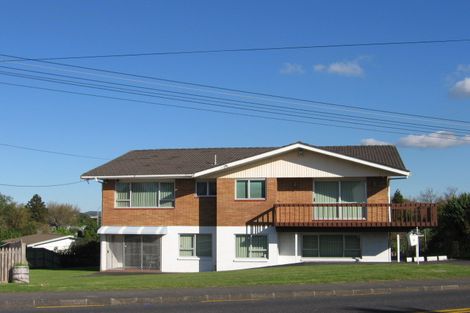 Photo of property in 8 School Road, Te Atatu South, Auckland, 0610