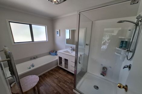 Photo of property in 86a Riversdale Drive, Merrilands, New Plymouth, 4312