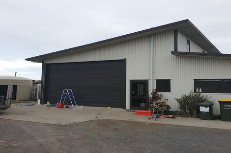 Photo of property in 16 Karioitahi Road, Waiuku, 2123