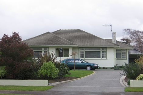 Photo of property in 12 Saint Albans Avenue, Hokowhitu, Palmerston North, 4410