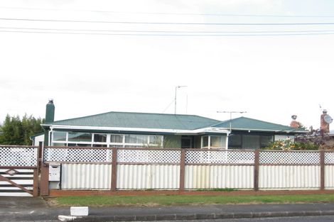 Photo of property in 14 Clayton Road, Manurewa, Auckland, 2102