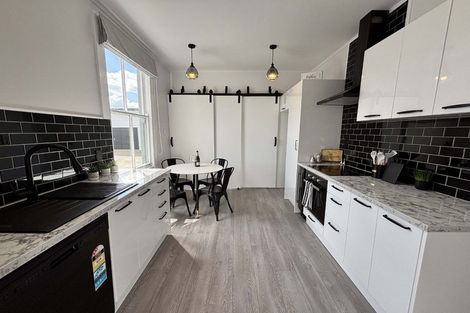 Photo of property in 10a Hereford Street, West End, Palmerston North, 4410