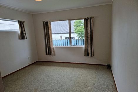 Photo of property in 15 Pokapu Street, Titirangi, Auckland, 0600