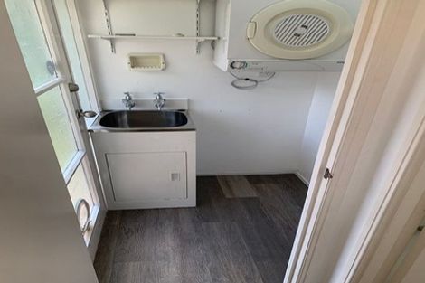 Photo of property in 1/190 Queen Street, Northcote Point, Auckland, 0627
