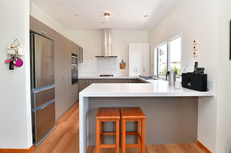 Photo of property in 10 Seamount Drive, Red Beach, 0932