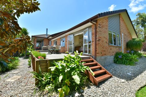 Photo of property in 10 Seamount Drive, Red Beach, 0932