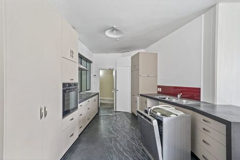 Photo of property in Endeavour Apartments, 18/125u Thorndon Quay, Pipitea, Wellington, 6011