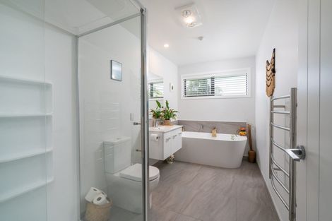 Photo of property in 11 Lochinvar Lane, Acacia Bay, Taupo, 3385
