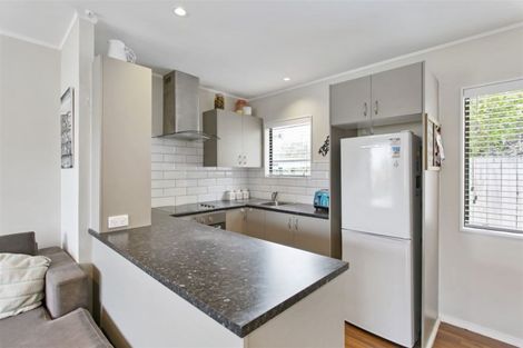 Photo of property in 10 Oreil Avenue, West Harbour, Auckland, 0618