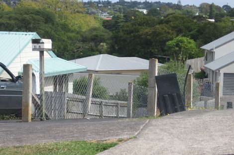 Photo of property in 2/16 Fernlea Rise, Bayview, Auckland, 0629