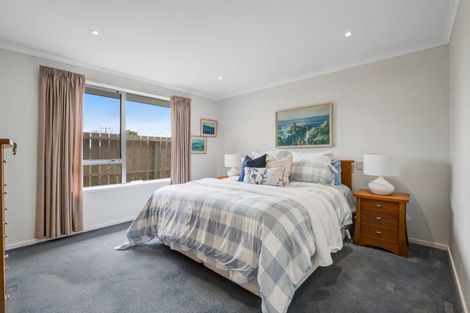 Photo of property in 43 Waiora Road, Stanmore Bay, Whangaparaoa, 0932