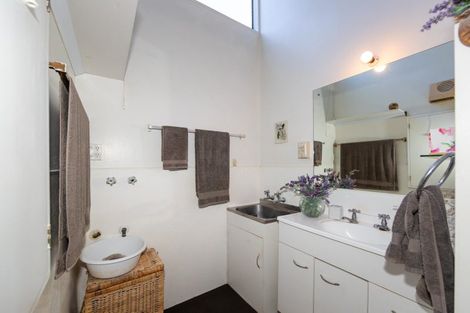 Photo of property in 4 Corwen Place, Mayfair, Hastings, 4122