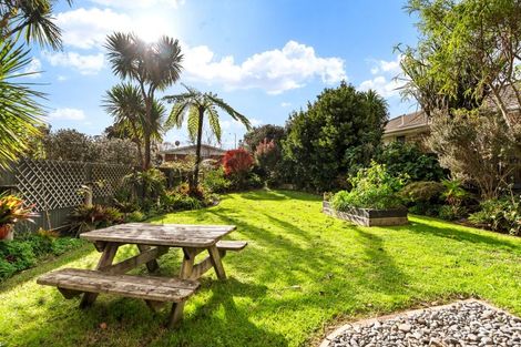 Photo of property in 2/6 Annette Avenue, Te Atatu South, Auckland, 0610
