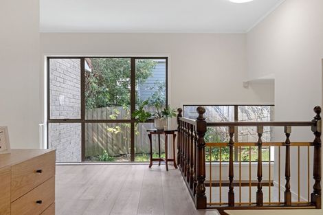 Photo of property in 8 Deodar Place, Totara Heights, Auckland, 2105