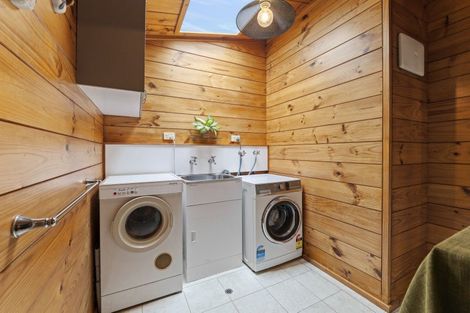 Photo of property in 6 Byron Place, Whalers Gate, New Plymouth, 4310