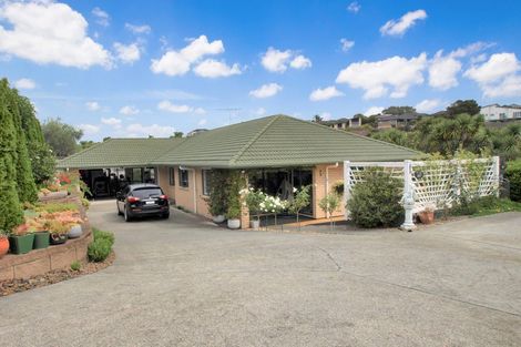 Photo of property in 15 Ina Ville Drive, Pukekohe, 2120