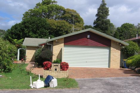 Photo of property in 2 Evergreen Rise, New Lynn, Auckland, 0600