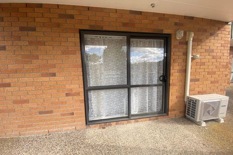 Photo of property in 2 Vine Street, Hillcrest, Hamilton, 3216