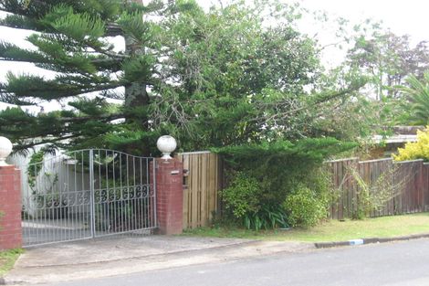Photo of property in 44 Highland Avenue, Titirangi, Auckland, 0604