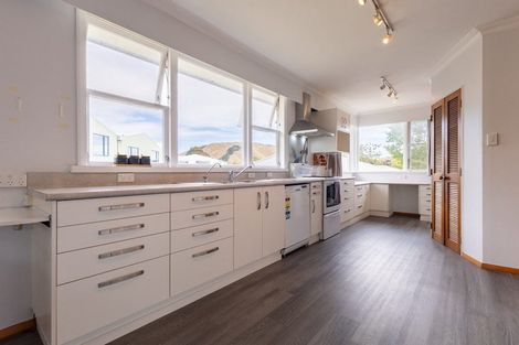 Photo of property in 16 Utauta Street, Waikanae, 5036