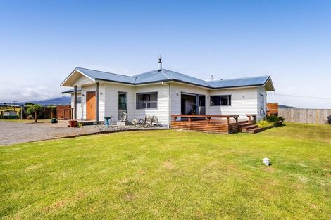 Photo of property in 630 South Road, Omata, New Plymouth, 4374