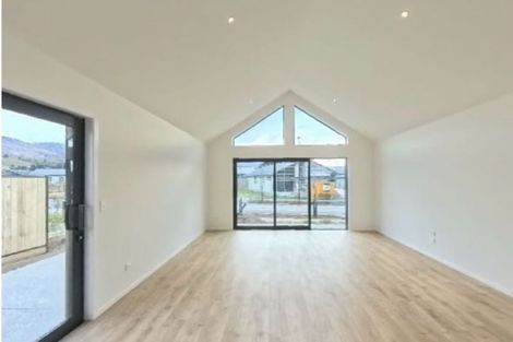 Photo of property in 17 Wooing Tree Avenue, Cromwell, 9310