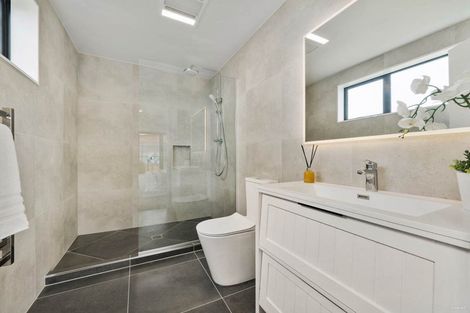 Photo of property in 6 Picnic Point Road, Hobsonville, Auckland, 0616