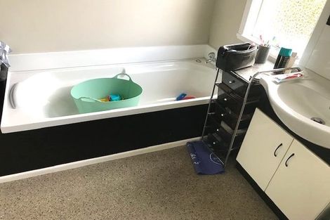 Photo of property in 28 Matenga Street, Waikanae, 5036