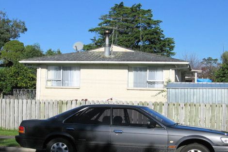 Photo of property in 1/60 Riverside Road, Orewa, 0931