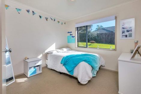 Photo of property in 20 Fairford Avenue, Henderson, Auckland, 0612