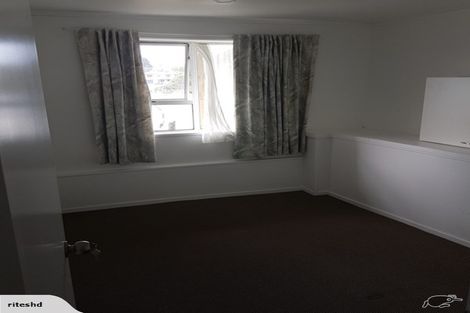 Photo of property in 42 Tamahere Drive, Glenfield, Auckland, 0629