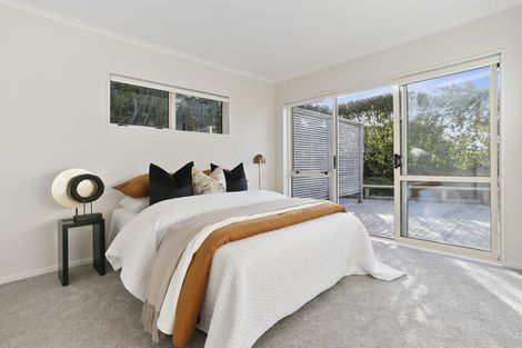 Photo of property in 2a Highland Avenue, Titirangi, Auckland, 0604